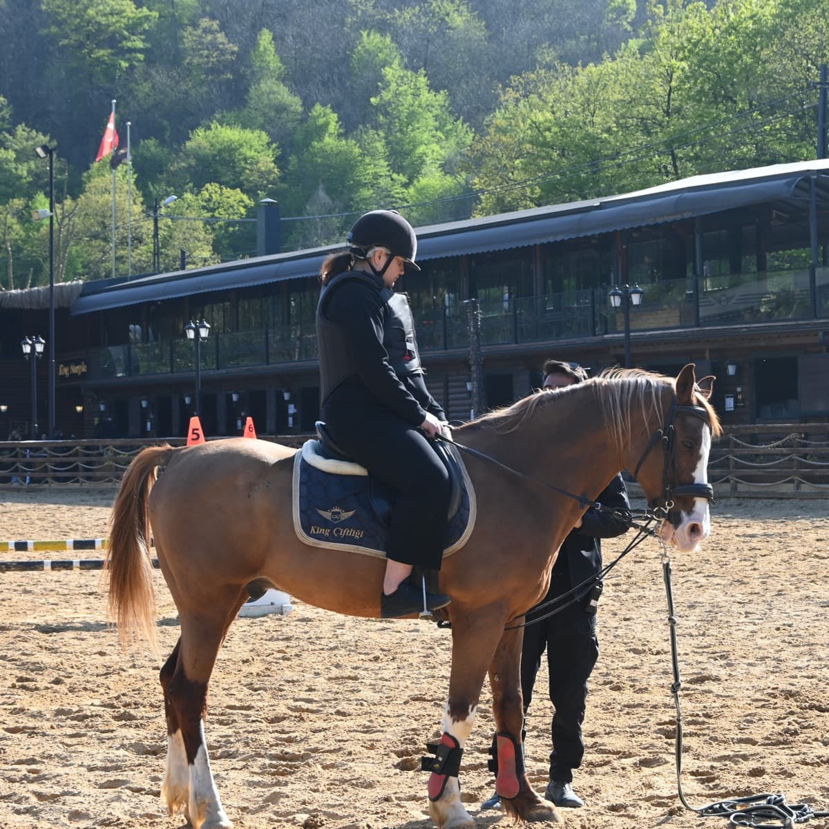 Çocuk pony binicilik dersi